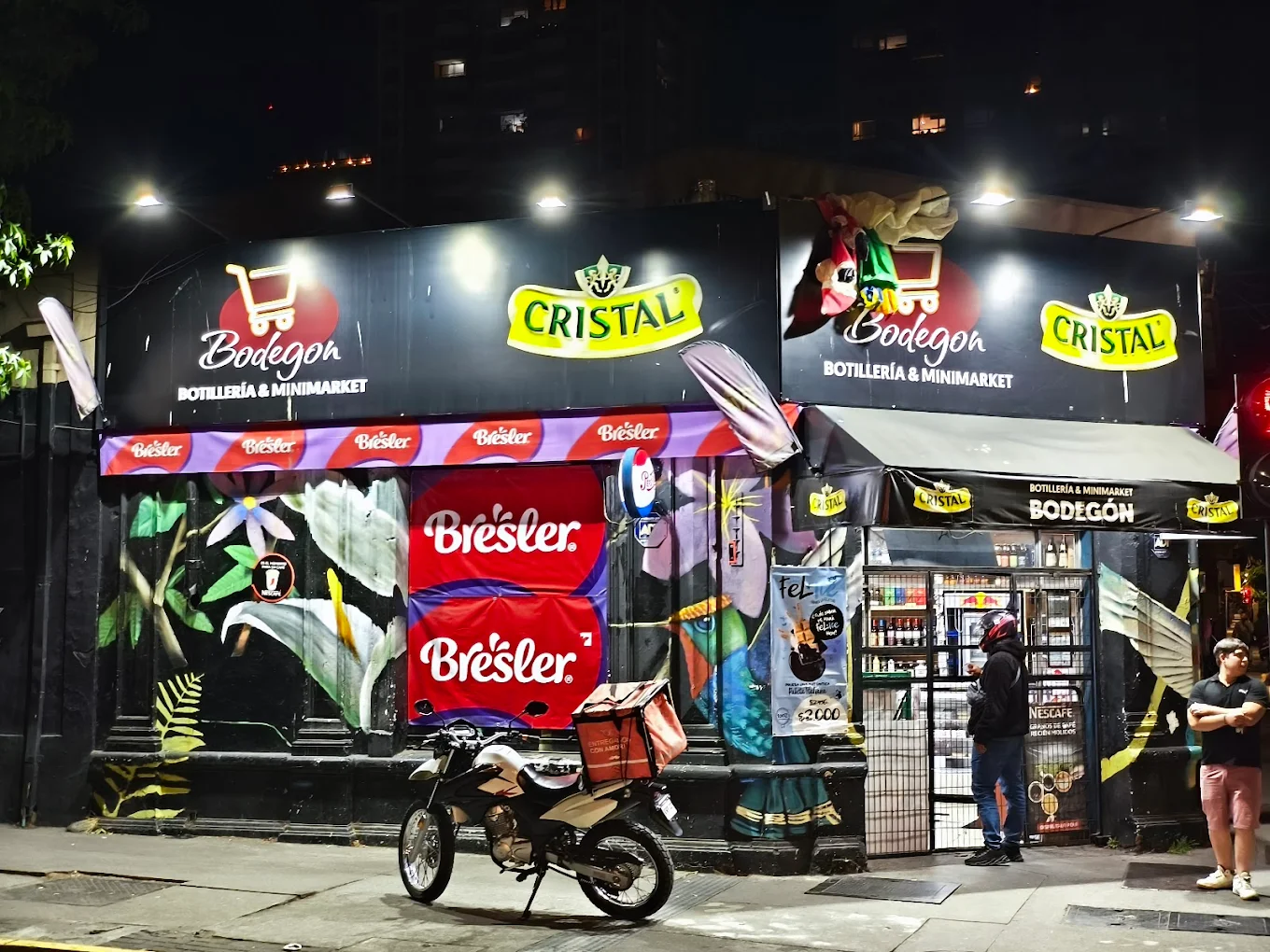 Fachada de Minimarket y Botillería La Facultad (Bodegón), en Freire 1298